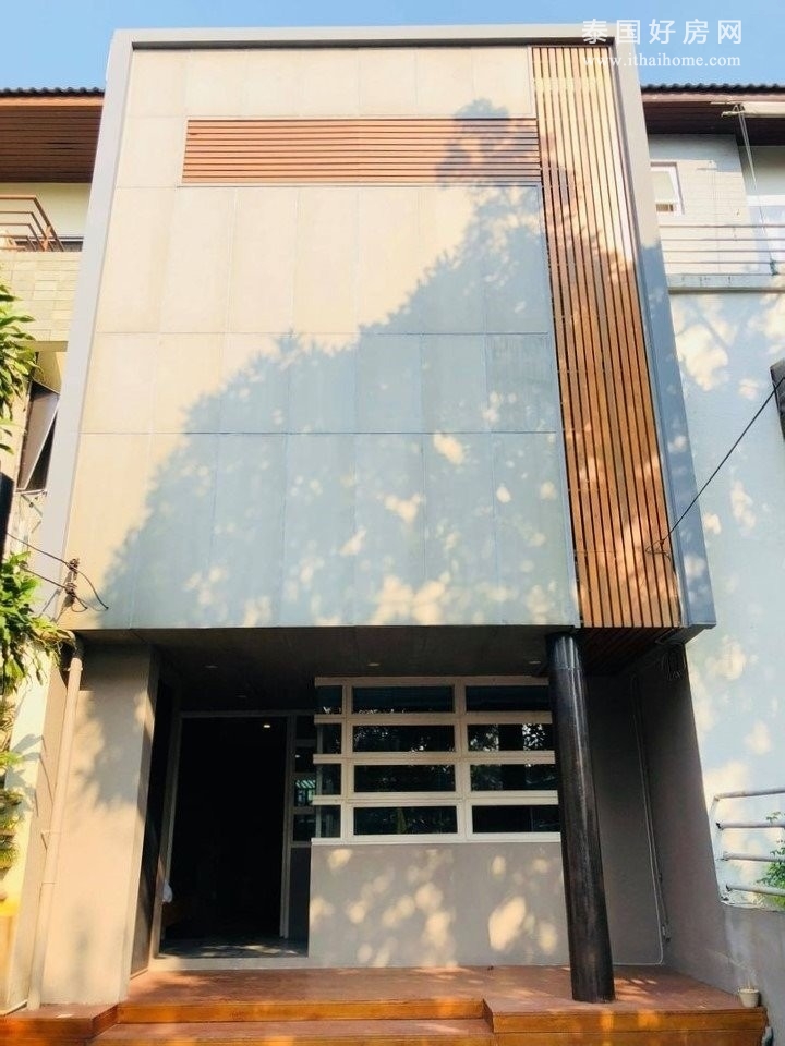 Townhome Latphao 35 Yaek 3 联排别墅出租 6卧293平米 55,000泰铢/月