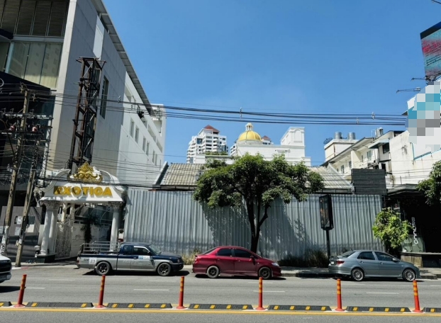 瓦他那区 | Thonglor，Sukhumvit区 豪华装修商铺出租 3-4层楼 2,000平米 180万泰铢/月